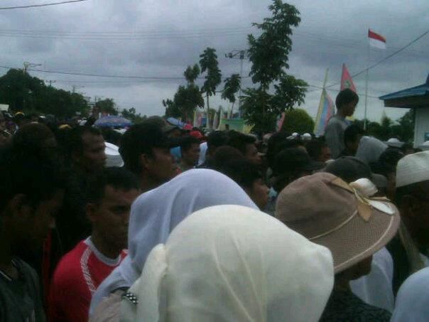 Ary No. One: RIBUAN MASYARAKAT PULAU PADANG TOLAK IZIN 