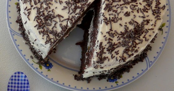 Más dulce que salado: Pastel de Chocolate y Pistachos con Crema de Vainilla