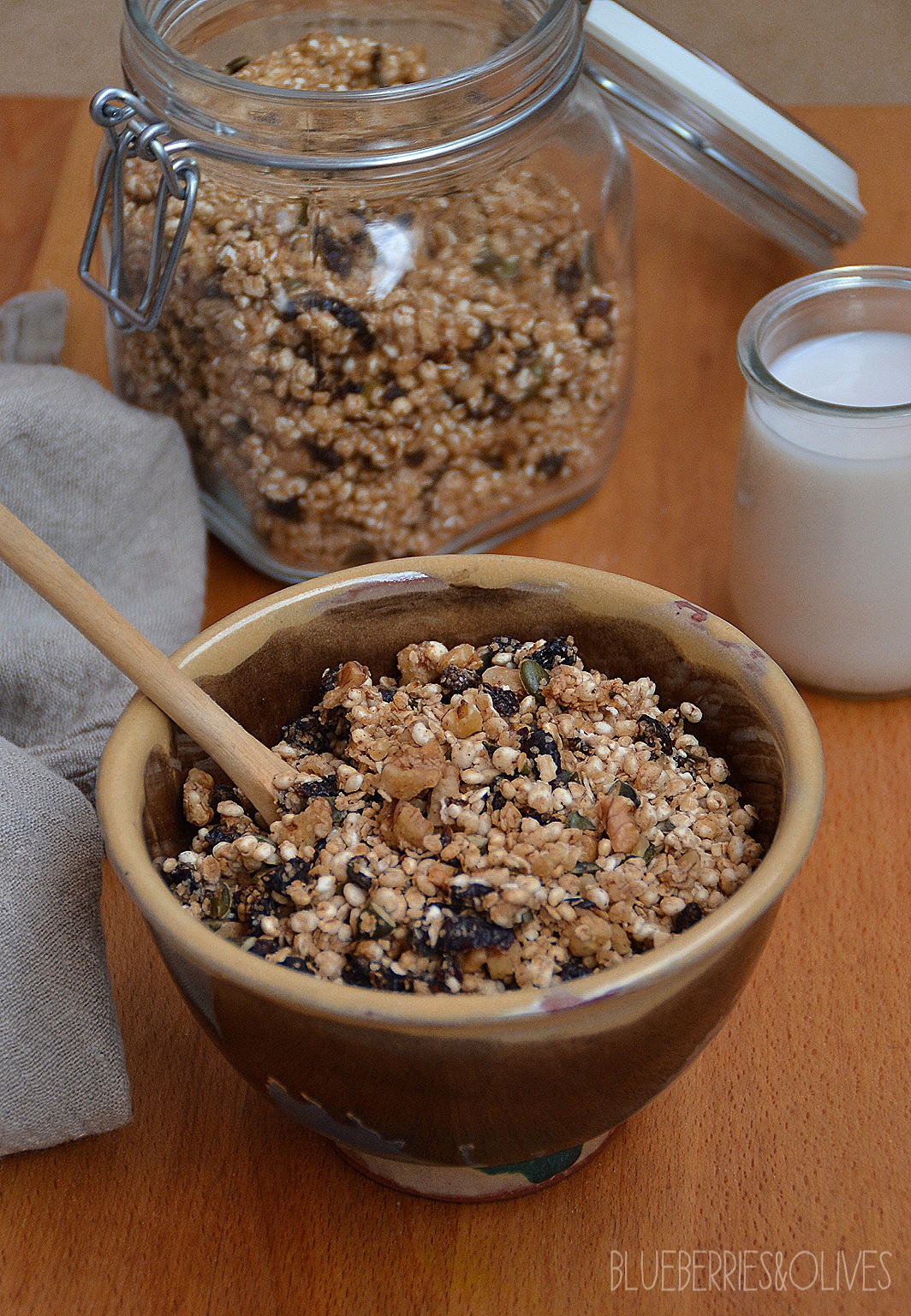 HOMEMADE MUESLI WITH CRANBERRIES, WALNUTS AND MAPLE SYRUP