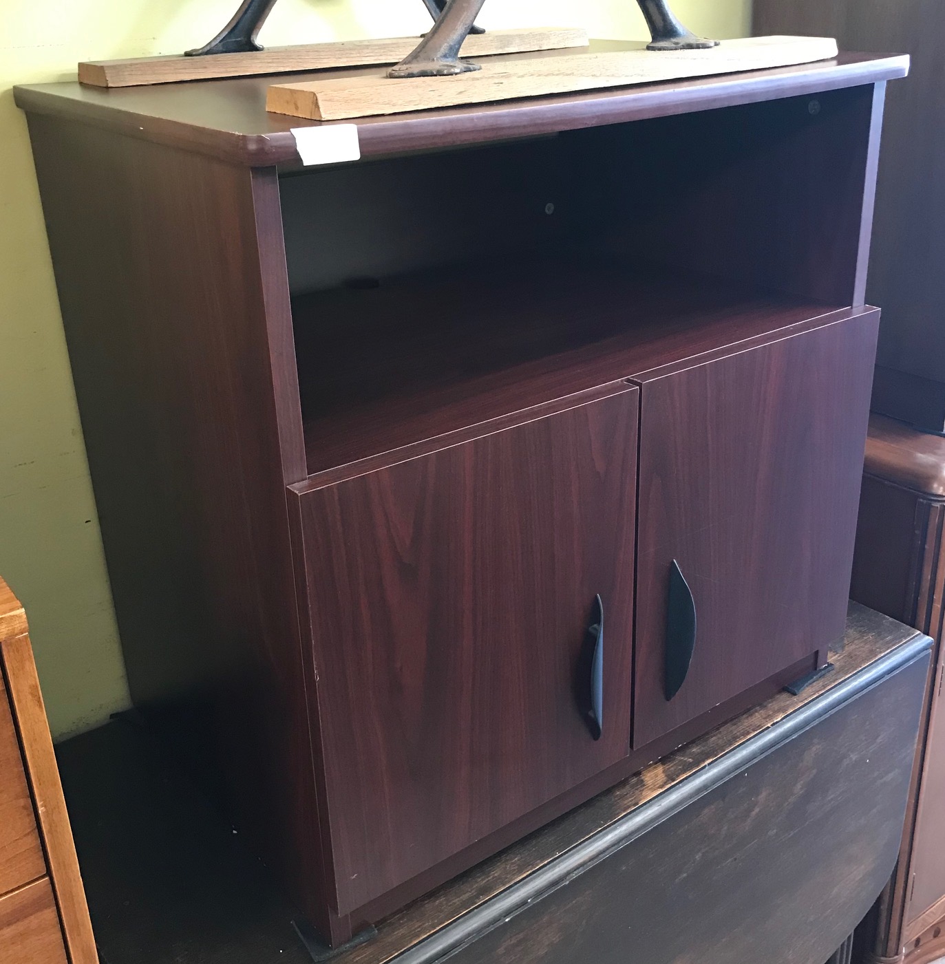 Uhuru Furniture Collectibles Sold Bargain 26169 Tv Stand