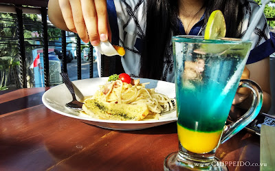 inijie_amanda_kohar_zybrick_cantina_jack_magnifico_putra_putera_nikita_kusuma_zybrick_cantina_ukp_universitas_kristen_petra_surabaya_kampus_mahasiswi_mahasiswa__kuliner_surabaya_chippeido_diary_culinary_merli_vicky_yuwono_food_blogger_photographer_pro_professional