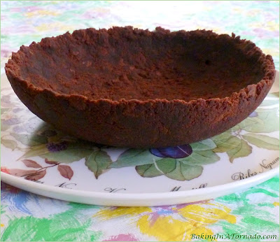 Brownie bowl for the Giant Brownie Bowl Party Sundae is a sweet sharable treat for any group. Make the brownie bowl ahead, then fill, serve, and watch the fun. | Recipe developed by www.BakingInATornado.com | #recipe #dessert