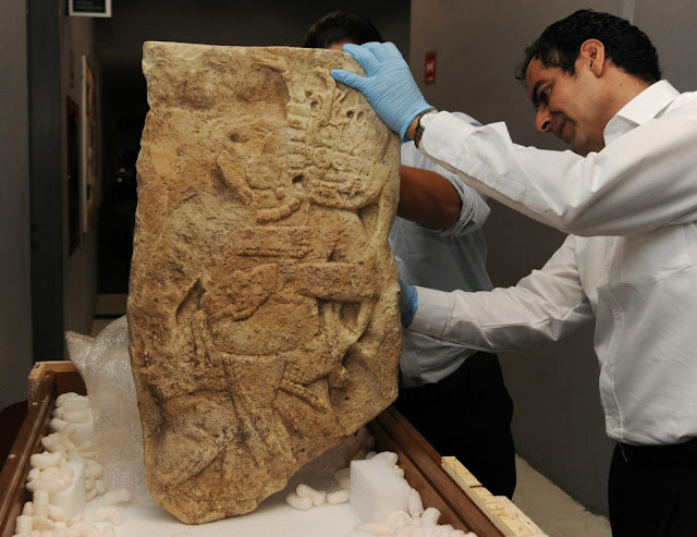 US returns looted fragment of Mayan stela to Mexico