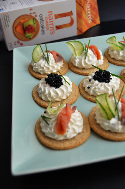 Aperitiv cu brânză, somon și caviar