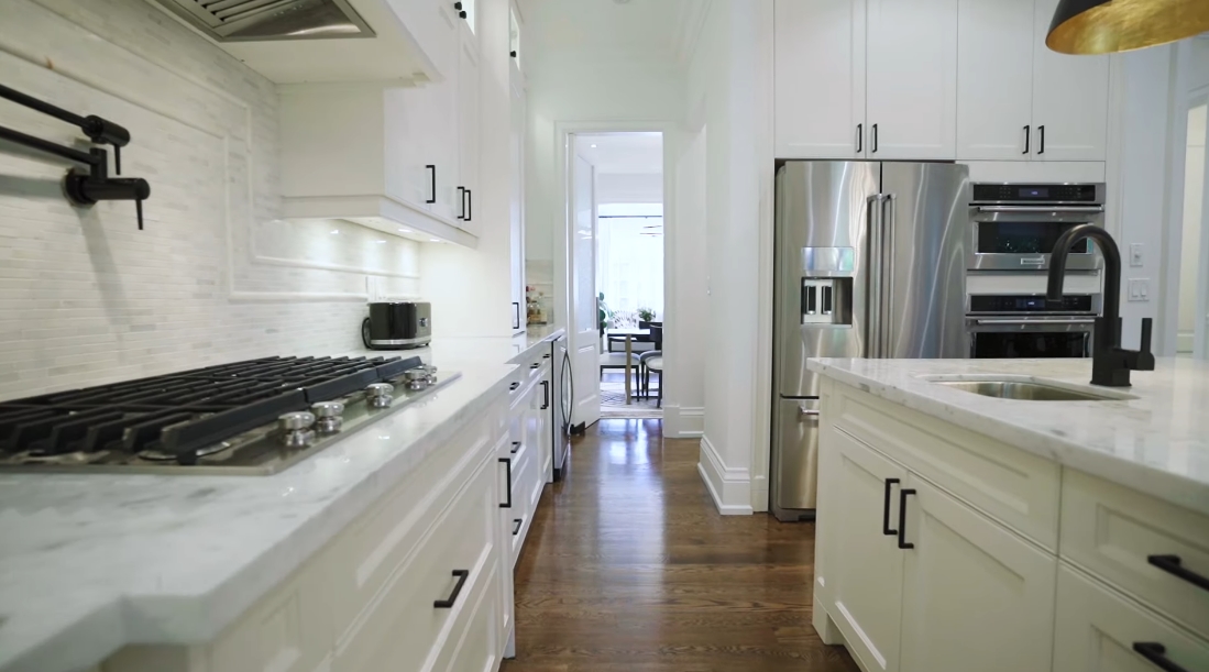 Tour 100 Snowdon Ave, Toronto vs. 43 Interior Design Photos