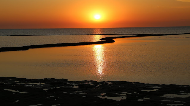 Puesta de sol sunrise Corrales de pesca en Playa de las Canteras - Chipiona