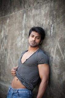 SHIRTLESS HUNKS: shirtless desi hunks