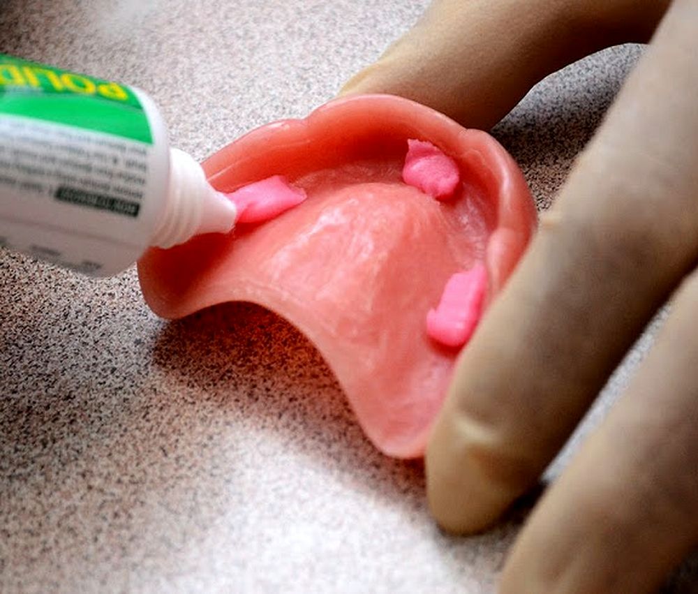 Корега клей для зубов. Клей для для склейки протезов. Клей для фиксации зубных коронок. Фиксатор для зубных съемных протезов. Клей для для склейки протезов.