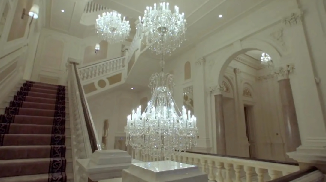 32 Interior Design Photos vs. UK's Most Expensive Home Tour