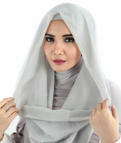 Tips Memakai Jilbab Instan Ke Kantor yang Cantik