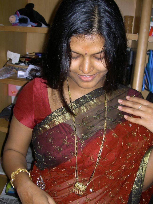Spicy Indian Actress North Indian Spicy Aunty S In Saree