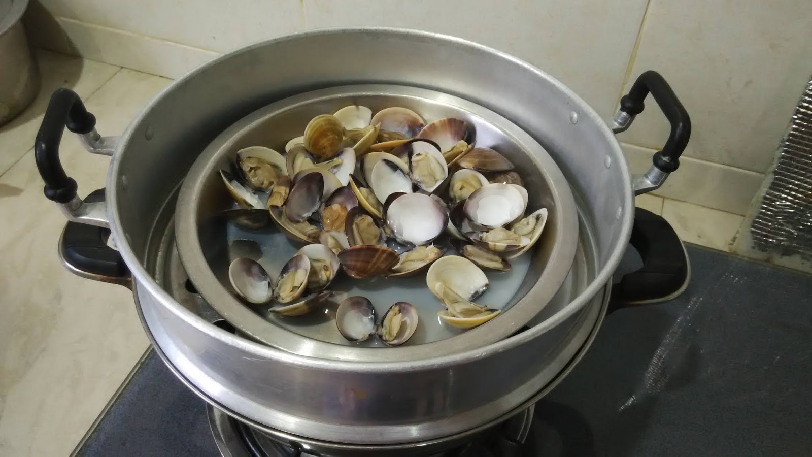 FRIED NECK CLAM OMELETTE