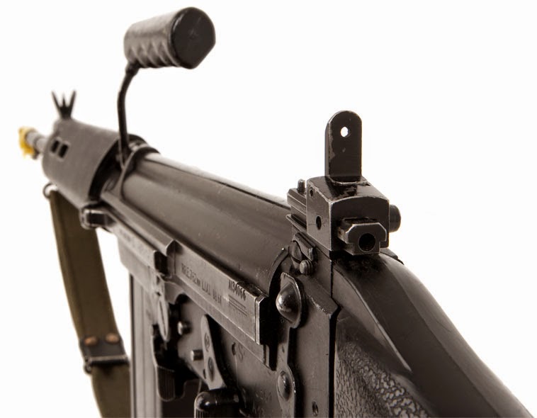 Штурмовая винтовка fn fal. R1 винтовка. Бушмастер acr 3. Винтовка me18. Ак снайперская винтовка.