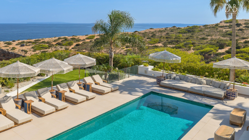 Bagaimana Memilih Furniture Villa Pantai Terbaik untuk Hunian Pantai