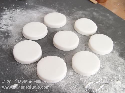 Allowing the fondant circles to dry before decorating.