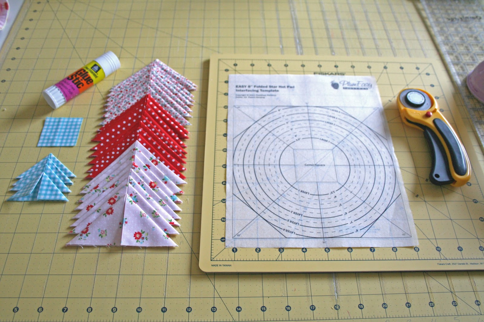 Download lovely little handmades: a folded star tutorial!