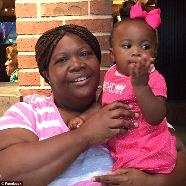  Mother who drowned in Harvey floodwaters and the daughter, 3, who desperately clung to her body in the freezing water until rescuers arrived, Dead Body, News, Report, Police, Ambulance, Daughter, World