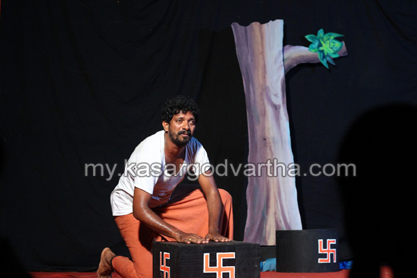 News, Kerala, Drama, CPM, Fascism, Schools, Books, 'Kandamrugham' solo drama performed