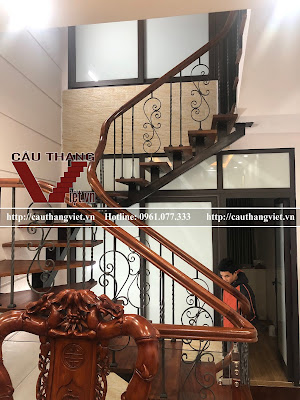 Cầu thang sắt xương cá đơn đẹp Long Biên Hà nội Cau thang sat xuong ca don dep Long Bien Ha Noi