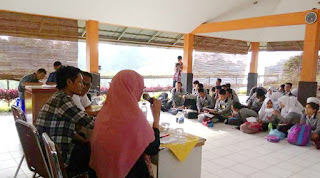 Mencari Uang Saku dengan Menulis Mencari Uang Saku dengan Menulis