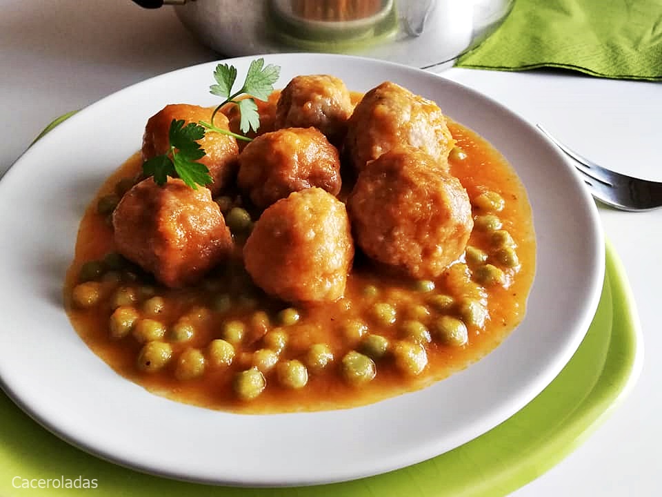 albondigas old lag salsa de tomate y guisantes