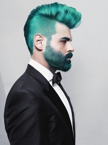 homem cabelo colorido