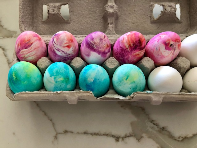 Dyeing eggs using Cool Whip