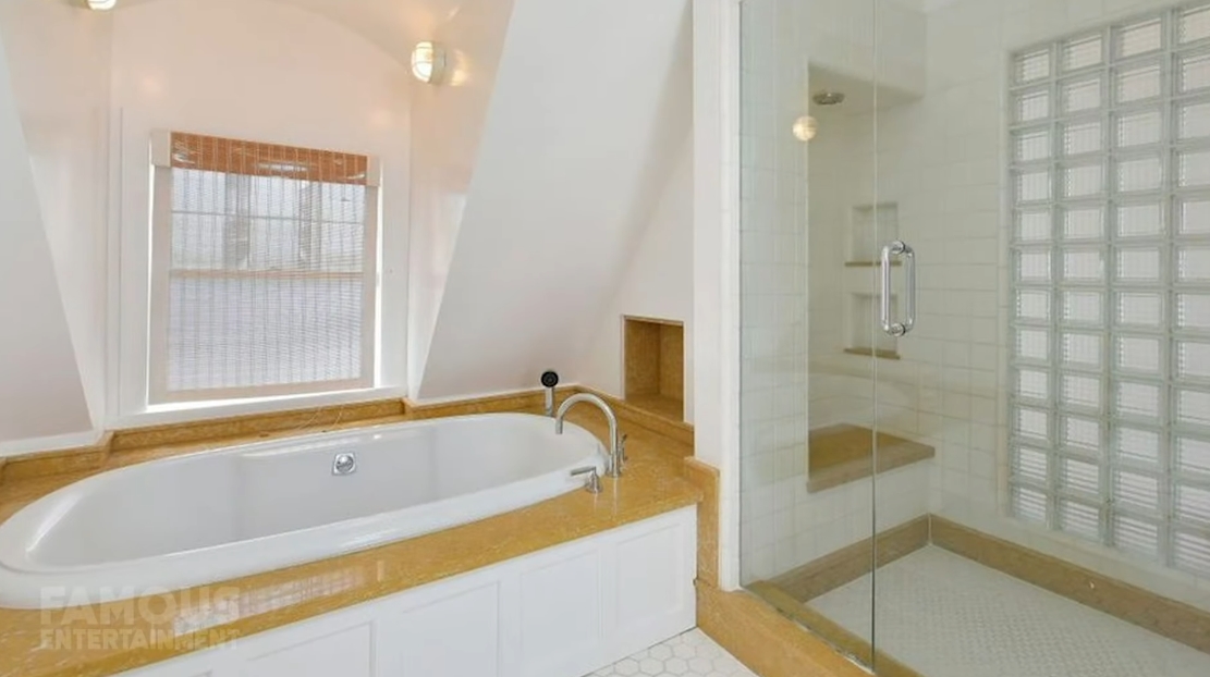 Tour Julia Roberts New Home vs. 32 Interior Design Photos 2020