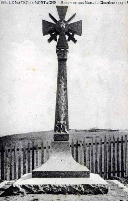 CPA monuments aux Morts de l'Allier, le Mayet de Montagne