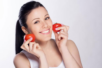 tẩy ria mép bằng cà chua