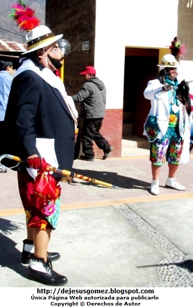 Príncipes Foto de Príncipes de la Tunantada en la Plaza de Santa Cruz de Andamarca. Foto de príncipes de Jesus Gómez