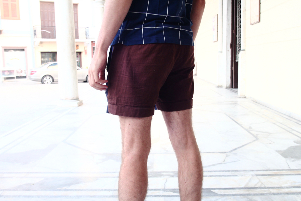 blog-mode-homme-masculine-voyage-grece-polo-lacoste-bleu-motif-geometrique-carreau-short-look-sandales-cuir-naturel-made-in-fance-vacances-nauplie-preppy-menstyle--gay-parisien-bordeaux-paris-blogueur - 2