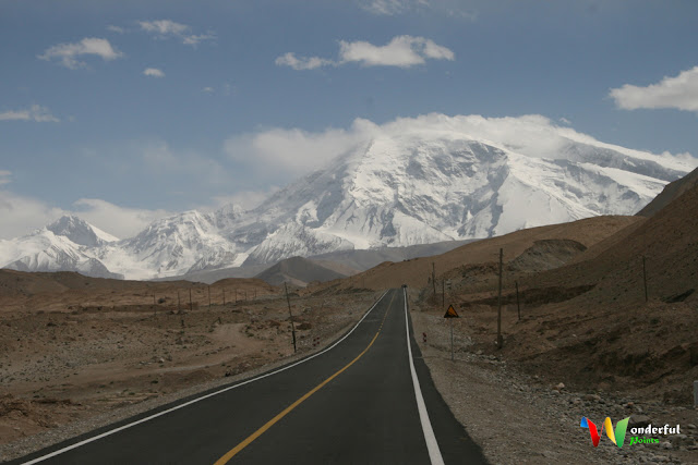 Highest paved International Road - 12 Less Known and Amazing Facts about Pakistan | Wonderful Points