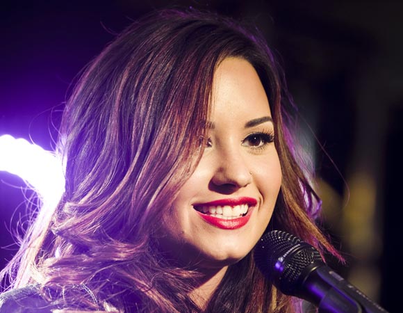 Resty's Blog: 10 Penyanyi Barat Wanita Cantik Terkenal