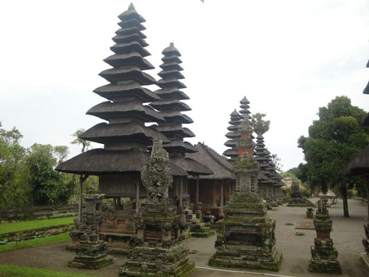 Pura Taman Ayun Situs Sejarah Candi Kerajaan Taman Ayun