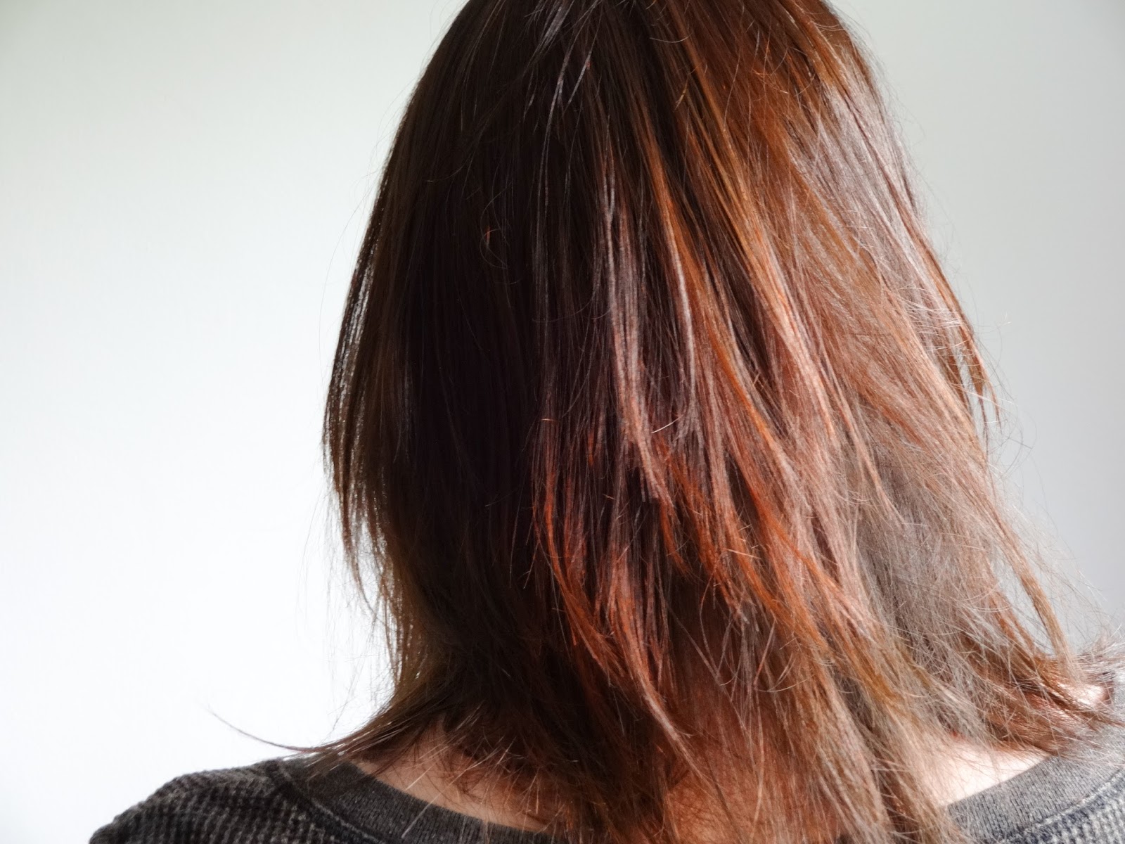 bombasine Dyeing Dark Brown Hair with Henna