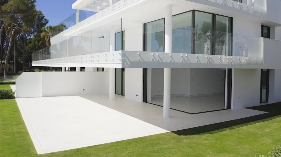 32 Photos vs. Emare Estepona Luxury Beachfront Condos Interior Design Tour