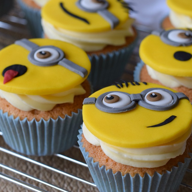 Only Crumbs Remain Minion Cupcakes + how to video! Only Crumbs Remain Minion Cupcakes + how to video!