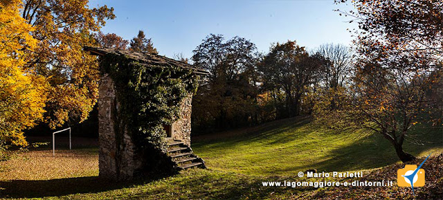 Torretta nel parco di Villa Bolchini, proprio sopra le trincee della Linea Cadorna Torretta nel parco di Villa Bolchini, proprio sopra le trincee della Linea Cadorna