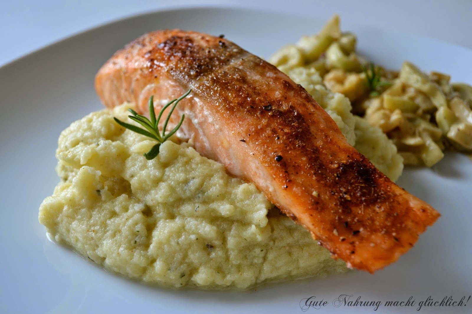 Gute Nahrung macht glücklich : Würziges Lachsfilet aus dem Ofen