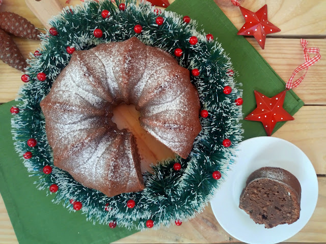 Bundt cake de turrón de chocolate Suchard. Receta navideña de aprovechamiento. Desayuno, merienda, postre. Horno. Cuca Bizcocho.