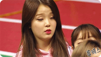 과자먹다 찍힌 오마이걸.gif | 인스티즈