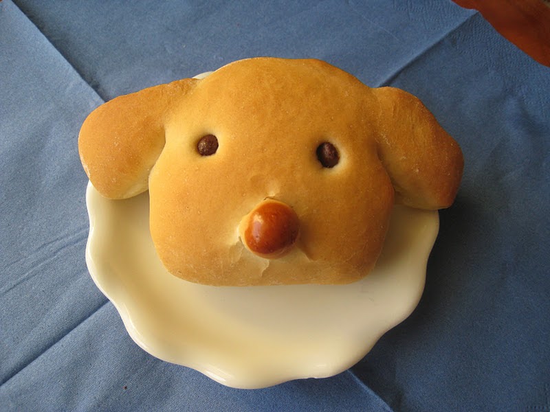 Kazuo HundeBrötchen (cream pan) いぬのクリームパン