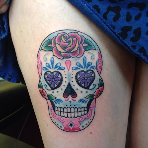 Cranio de arte requer cores brilhantes