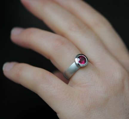 ✘ 31+ Unique and Beautiful Round Engagement Rings In Style 2020 Engagement is an event where the promise of being together is made by two loved persons a ✘ 31+ Unique and Beautiful Round Engagement Rings In Style 2020