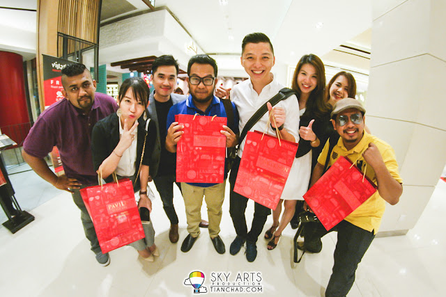 Posing with gifts from Pavilion KL #TCFisheye