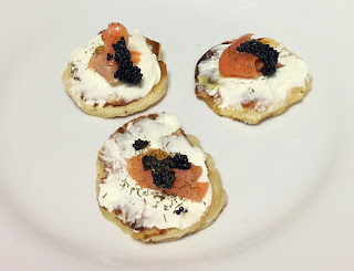 blinis con salmón ahumado y queso alocados en la cocina blinis con salmón ahumado y queso alocados en la cocina