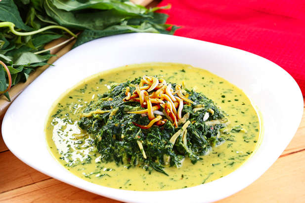 Membuat Masakan Daun Singkong/Ubi Santan Kuning Sajian Membuat Masakan Daun Singkong/Ubi Santan Kuning Sajian