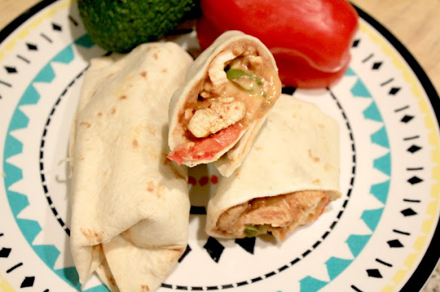 Salsa Chicken Wraps are the perfect back to school dinner. Quick and easy and so full of flavor. They are also super easy as a take-along meal for busy moms! #CampbellSavings #ad