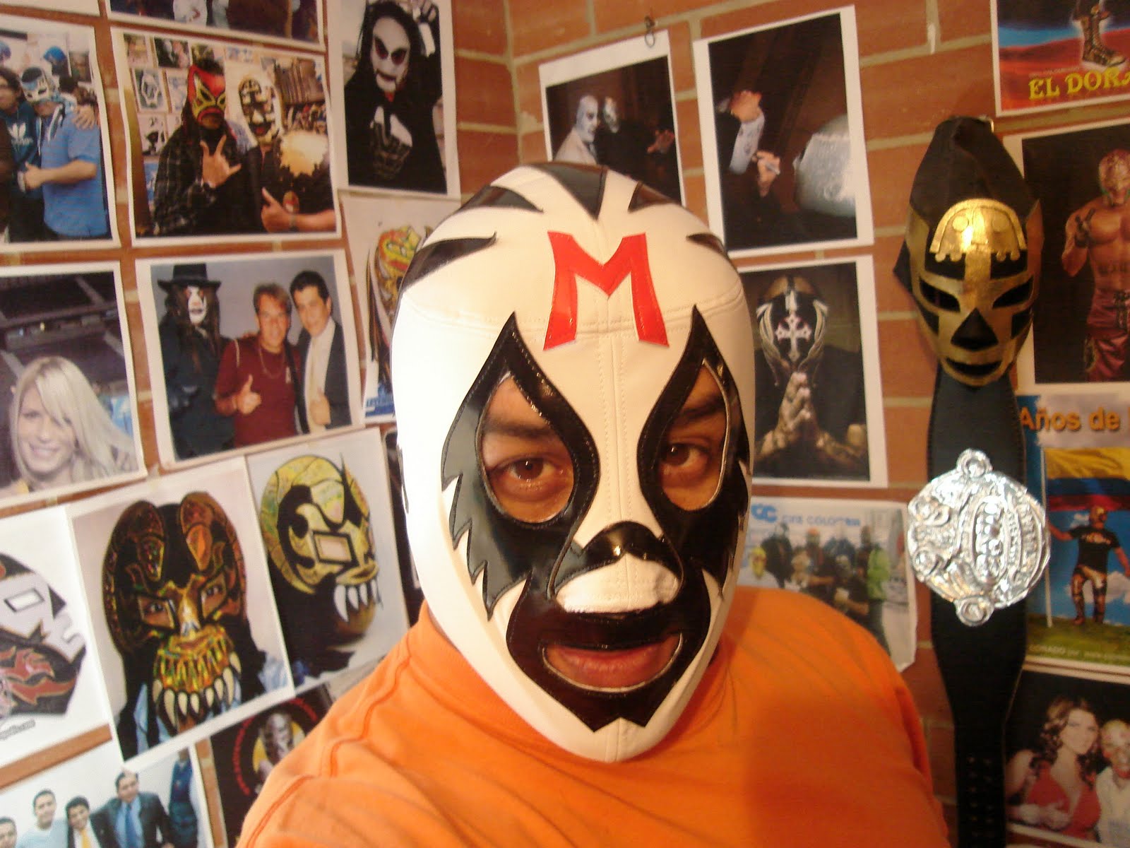 Máscara MIL MÁSCARAS (Clásica) fabricada por EL DORADO & XTREME LUCHA